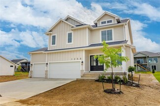 1258 S 92nd St, West Des Moines, IA 50266