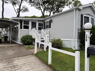 1661179 Old Country Rd, Riverhead, NY 11901