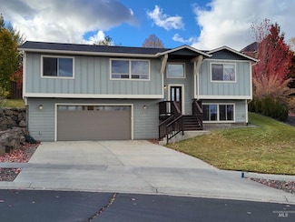 824 Alturas Dr, Moscow, ID 83843