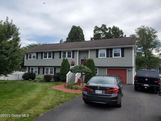 21 Windlass Dr, Latham, NY 12110