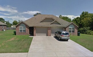 2421 & 2423 Rill St, Rogers, AR 72758