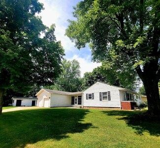 705 Illinois Ave, Fremont, MI 49412