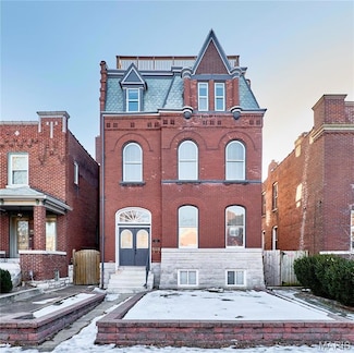 2922 S Compton Ave, Saint Louis, MO 63118