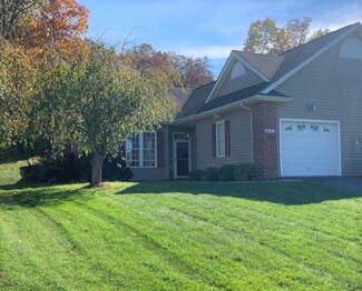 414 Silver Oaks Dr, Harrisonburg, VA 22801