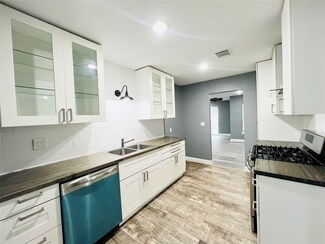1810 Wayside Dr, Texas City, TX 77590