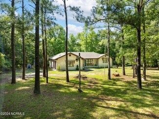 100 Plantation Ln, Hampstead, NC 28443