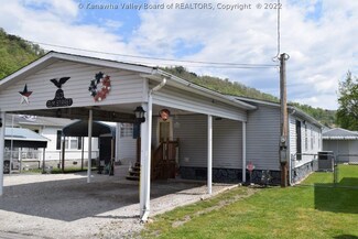163 Elm St, East Bank, WV 25067