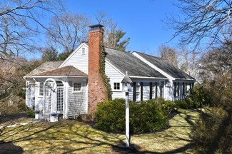 78 Standish St, Duxbury, MA 02332