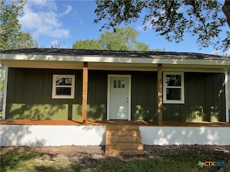 808 Josephine St, Yoakum, TX 77995