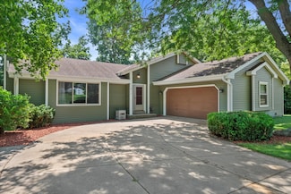 11811 W Woodland Cir, Hales Corners, WI 53130