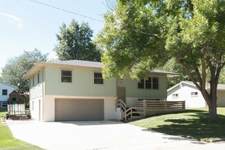 508 N Oliphant St, West Branch, IA 52358