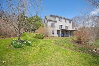 31 Barrett Dr, Rockport, ME 04856