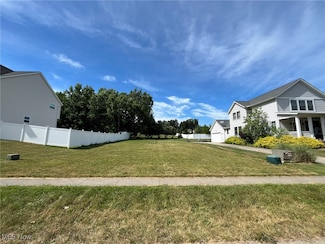 487 Marigold Ln, Kent, OH 44240