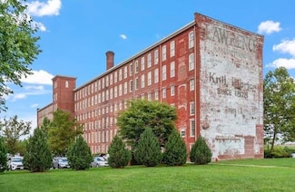 52 Lawrence Dr Unit 614, Lowell, MA 01854