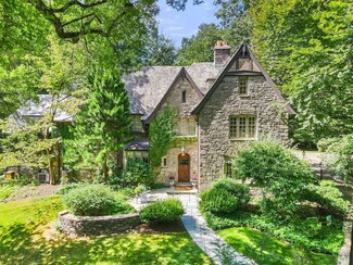 110 Hundreds Rd, Wellesley Hills, MA 02481