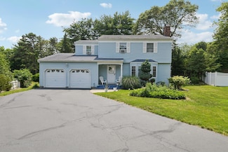 19 Sherwood Ct, Ronkonkoma, NY 11779