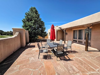 2 Latilla Ln, Arroyo Seco, NM 87514