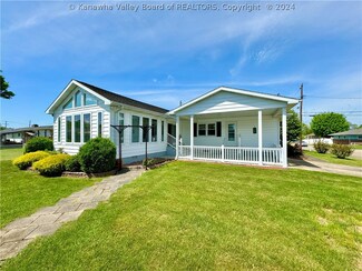 2814 Meadowbrook Dr, Point Pleasant, WV 25550