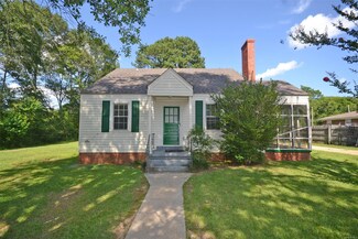 1784 Elmore Rd, Wetumpka, AL 36092