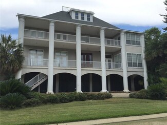100 Northlake Ct, Mandeville, LA 70448
