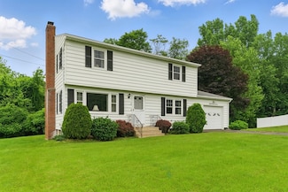 7 Breton Ln, Holyoke, MA 01040