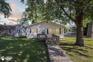 1107 Corydon Dr, Mount Morris, MI 48458