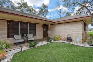 304 Lily Ln, Wharton, TX 77488