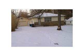333 Leach Ave, Des Moines, IA 50315