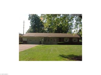 7266 Wildwood Dr, Brookfield, OH 44403