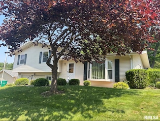 218 W Kurlene Dr, Macomb, IL 61455