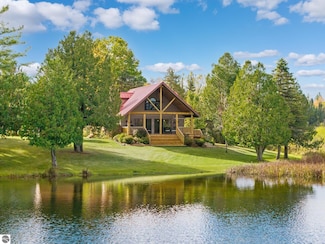 15202 Circle Dr, Millersburg, MI 49759