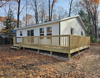 8478 Vista Dr, Newaygo, MI 49337