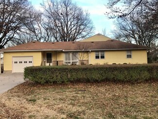 610 5th St, Saint Paul, KS 66771