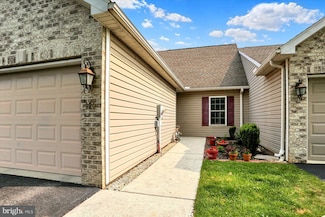 120 Brighton Dr, Carlisle, PA 17015