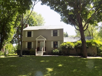 2 Hampshire Dr, North Hampton, NH 03862