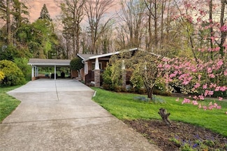 3241 Paddington Ln, Winston Salem, NC 27106