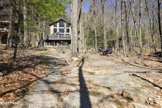 68 Lake Dr, Hawley, PA 18428