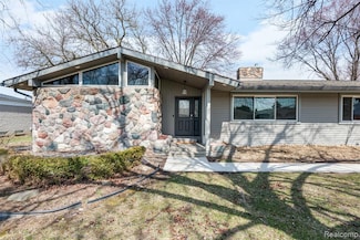 16615 Walcliff Dr, Clinton Township, MI 48035