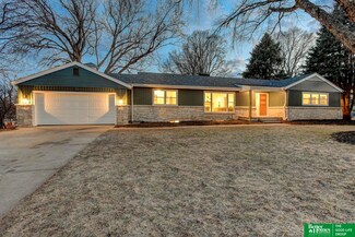 8757 Shamrock Rd, Omaha, NE 68114
