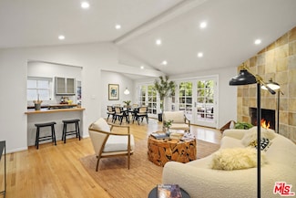 14146 Hartsook St, Sherman Oaks, CA 91423