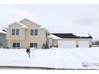 1400 Cedar Bend, Palo, IA 52324
