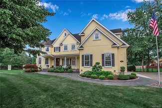 17 Brownstone Ct, East Amherst, NY 14051