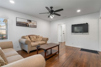 82 Vaughn Dr, Denison, TX 75020