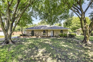 107 Carol Ln, Red Oak, TX 75154