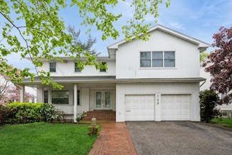 748 Sherwood St, Valley Stream, NY 11581