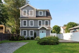 26 Deck St, Jamestown, RI 02835