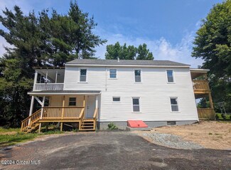 933 Stillwater Bridge Rd, Schaghticoke, NY 12154