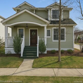 1106 Bennaville Ave, Birmingham, MI 48009