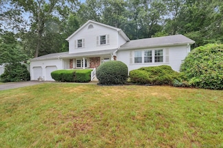 14 Glenvale St, Waterford, CT 06385