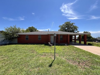 111 N Wilhelm Ave, Stinnett, TX 79083